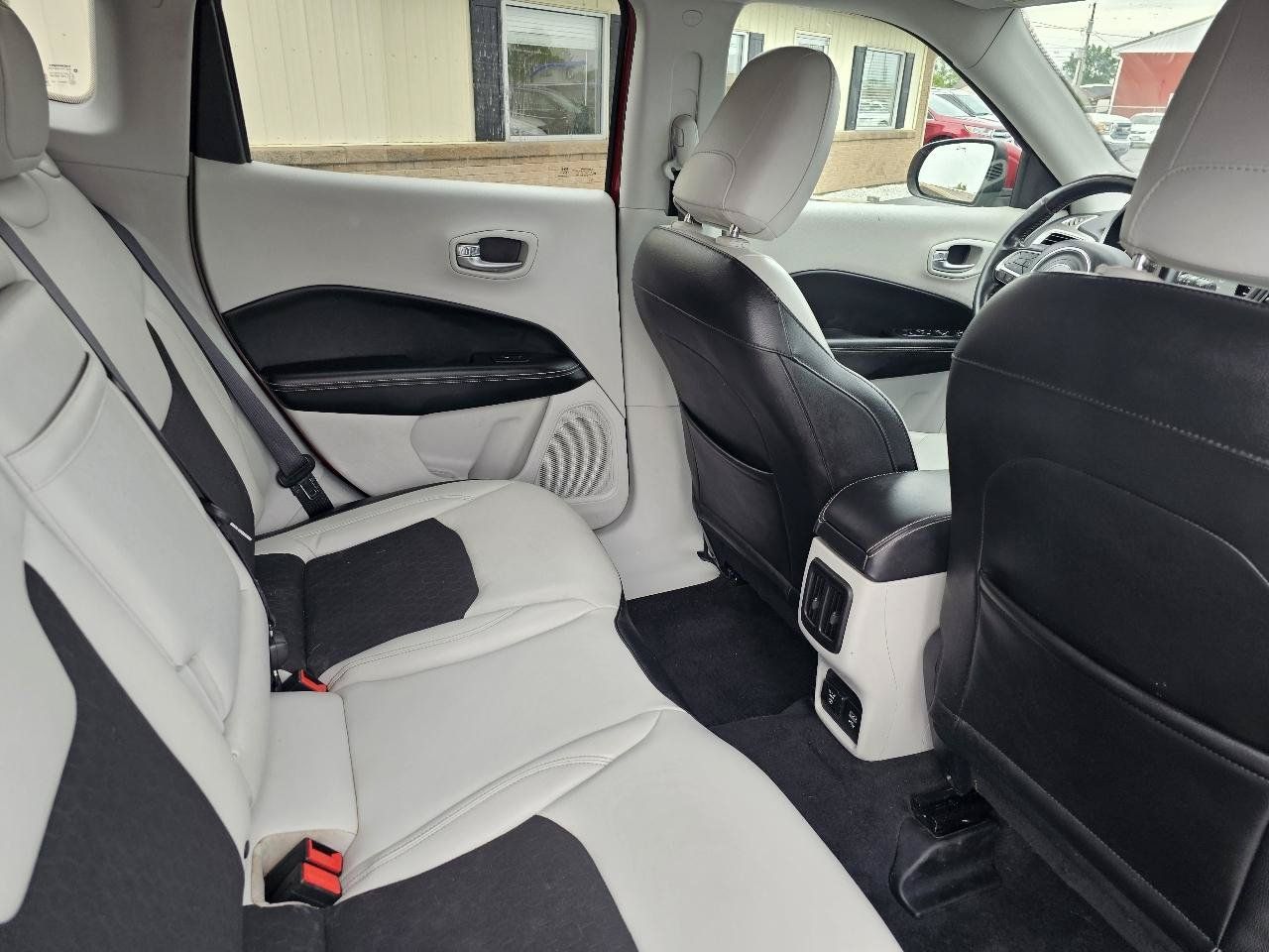 Used 2018 Jeep Compass Latitude w/ Popular Equipment Group AWD/4WD image 22