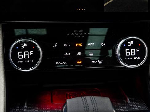 Used 2023 Jaguar F-PACE R-Dynamic S image 21