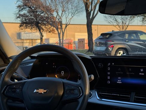 Used 2025 Chevrolet Trax LT image 34