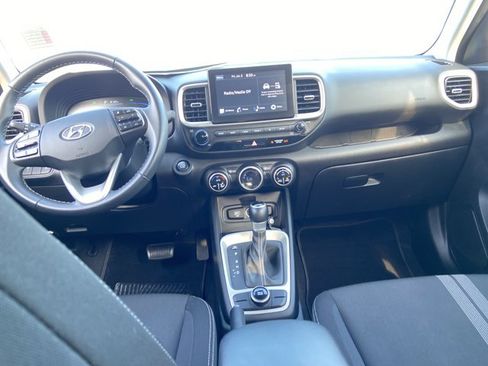 Used 2025 Hyundai Venue SEL FWD image 15