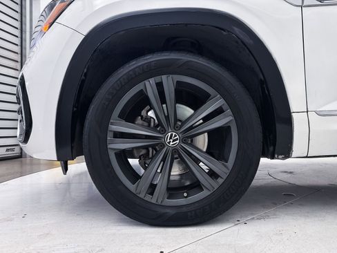 Used 2020 Volkswagen Atlas Cross Sport SE w/ Panoramic Sunroof Package image 13