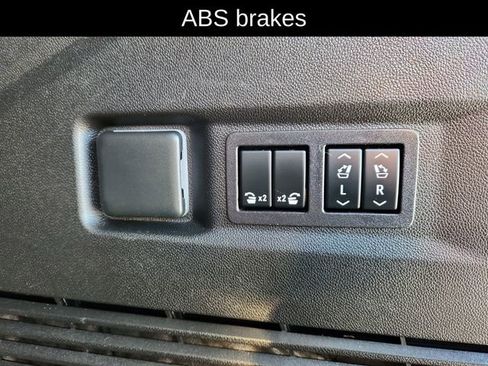 Used 2023 Chevrolet Tahoe Premier image 32