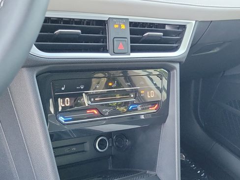 New 2026 Volkswagen Taos SE FWD image 30