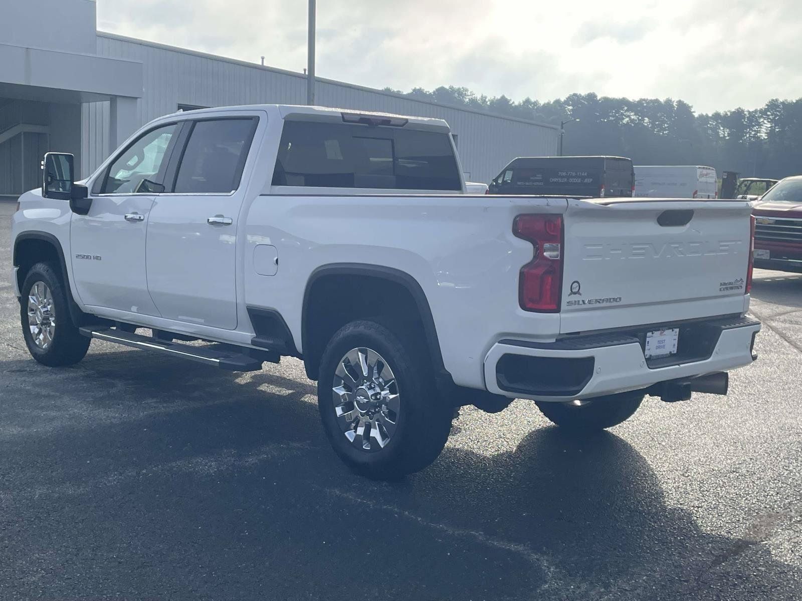 Used 2023 Chevrolet Silverado 2500 High Country w/ Technology Package AWD/4WD image 7