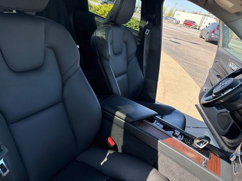 Used 2023 Volvo XC60 B5 Plus w/ Climate Package AWD/4WD image 33