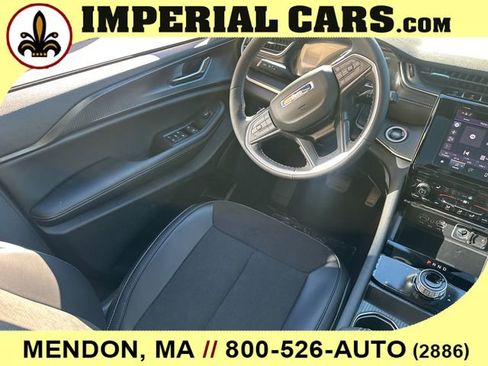 New 2025 Jeep Grand Cherokee Altitude image 21