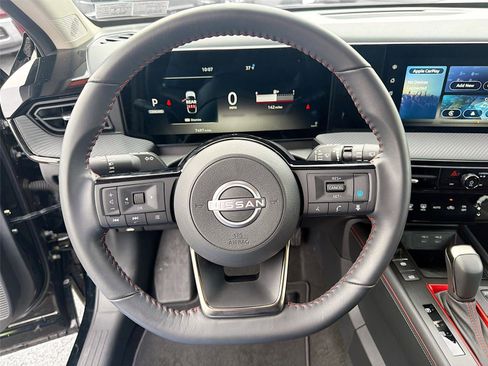 Used 2025 Nissan Kicks SR image 12