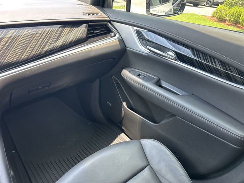 Certified 2023 Cadillac XT6 Premium Luxury image 16