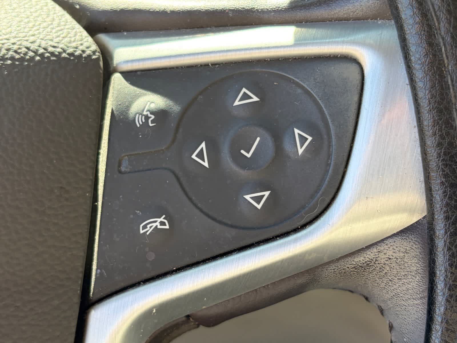 Used 2021 GMC Acadia SLT w/ Technology Package FWD image 14