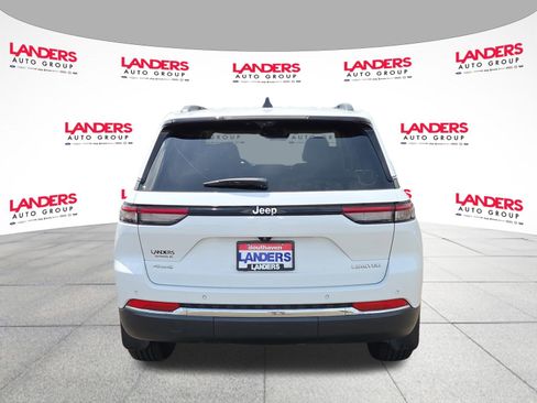 Used 2022 Jeep Grand Cherokee Limited w/ Luxury Tech Group II AWD/4WD image 4