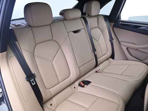 Certified 2024 Porsche Macan image 19