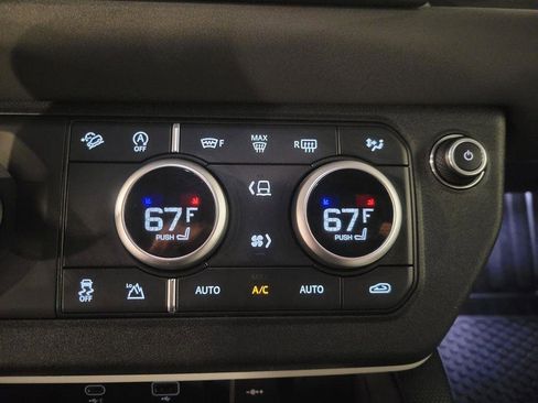 Used 2022 Land Rover Defender 90 X-Dynamic SE image 16