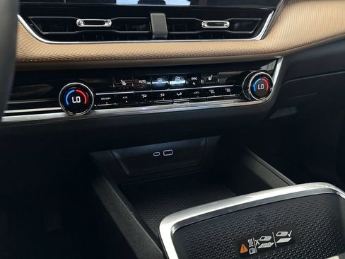 Used 2025 Chevrolet Equinox ACTIV AWD/4WD image 54