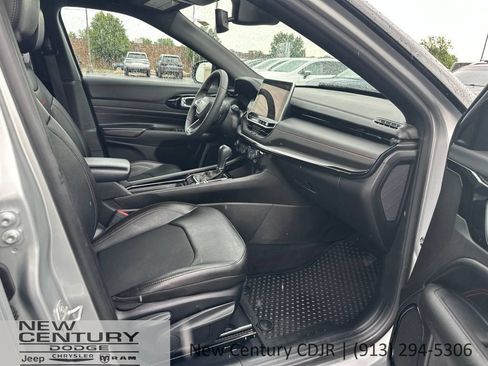 Used 2025 Jeep Compass Trailhawk AWD/4WD image 9