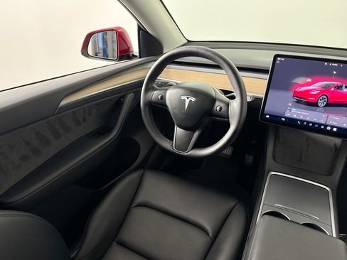 Used 2025 Tesla Model Y Long Range image 34