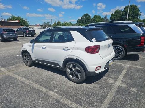 Certified 2023 Hyundai Venue Limited FWD image 5