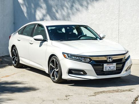 Used 2018 Honda Accord Sport image 3