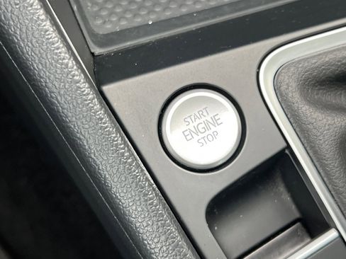 Certified 2025 Volkswagen Jetta SE image 21