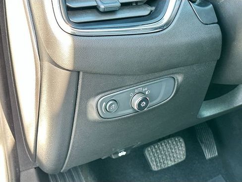 Used 2023 Chevrolet Equinox LT image 10