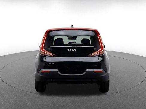 Used 2025 Kia Soul LX w/ LX Technology Package FWD image 8