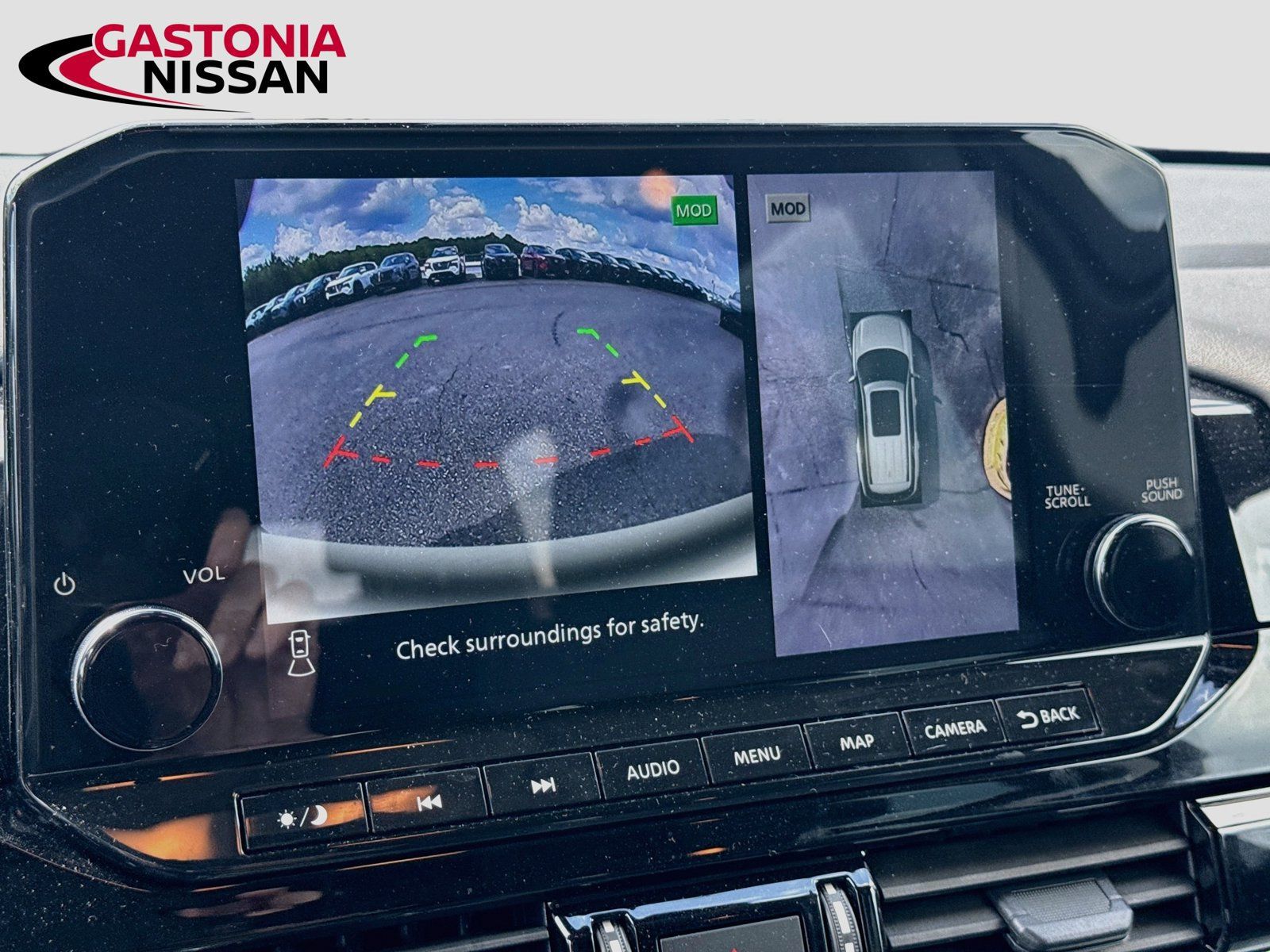Used 2025 Nissan Pathfinder SL FWD image 18