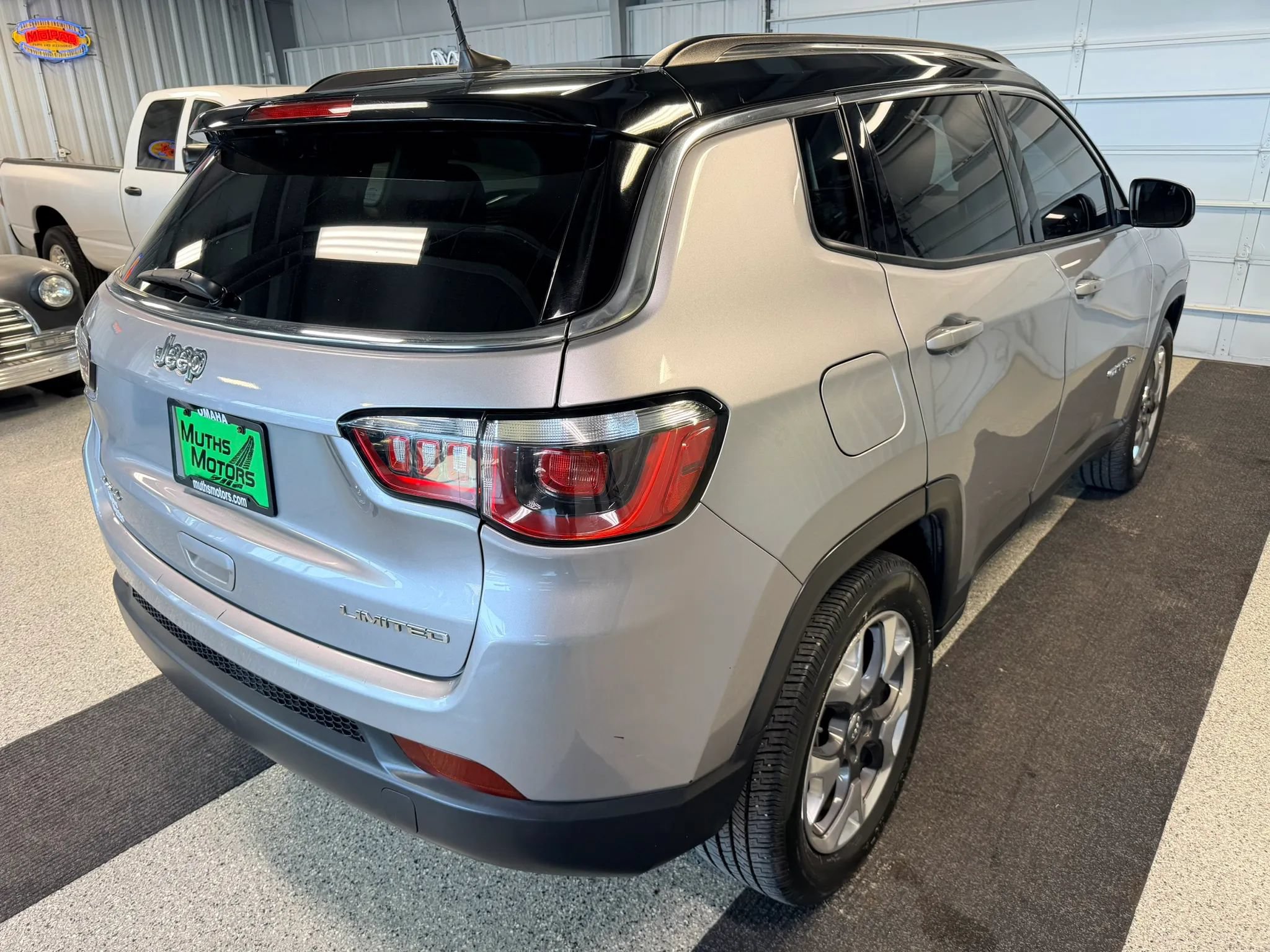 Used 2017 Jeep Compass Limited AWD/4WD image 4