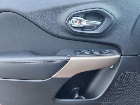 Used 2017 Jeep Cherokee Latitude w/ Comfort/Convenience Group image 21