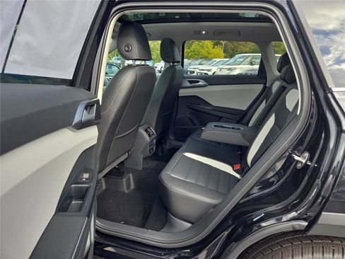 New 2025 Volkswagen Taos SEL image 27