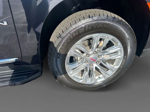 Used 2024 GMC Yukon SLT w/ SLT Premium Package image 16