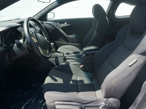 Used 2013 Hyundai Genesis 2.0T image 9