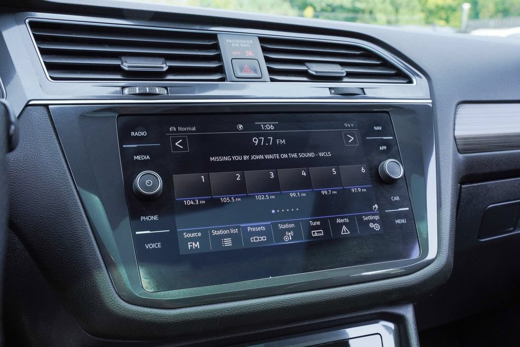 Used 2022 Volkswagen Tiguan SEL R-Line AWD/4WD image 18