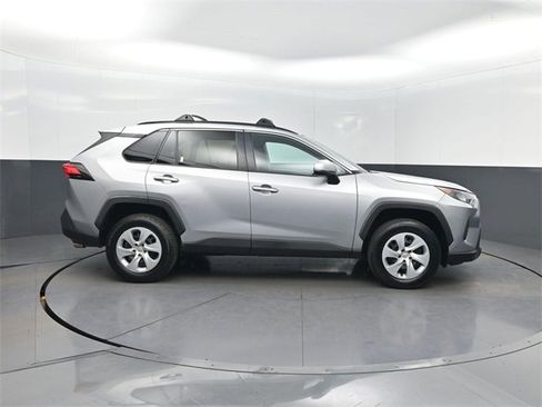 Used 2019 Toyota RAV4 LE image 33