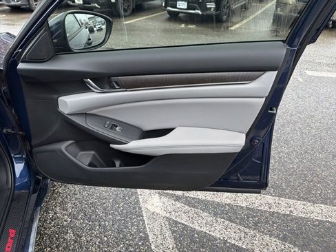 Used 2018 Honda Accord EX image 21