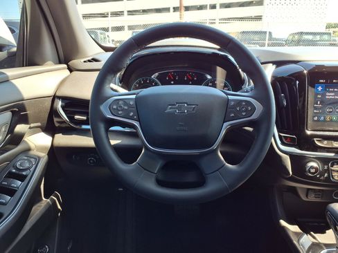 Used 2023 Chevrolet Traverse RS FWD image 13