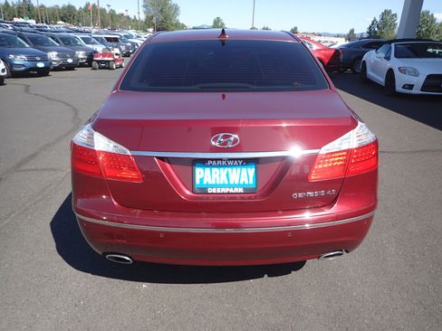 Used 2011 Hyundai Genesis 4.6 image 4