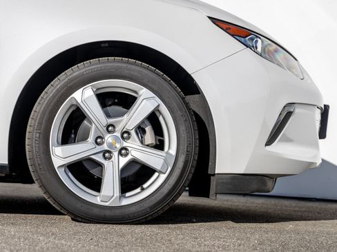 Used 2018 Chevrolet Volt LT FWD image 3