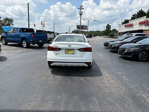 Used 2025 Nissan Altima 2.5 SV FWD image 4