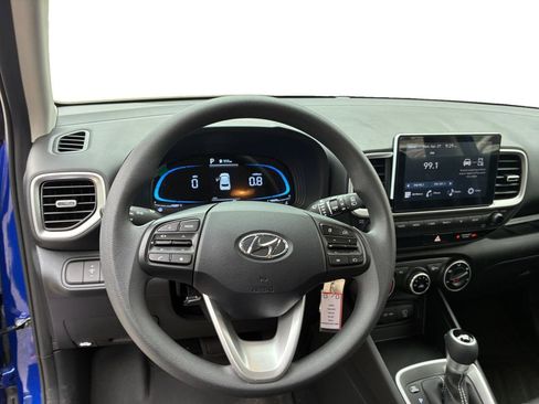 Used 2025 Hyundai Venue SE FWD image 10