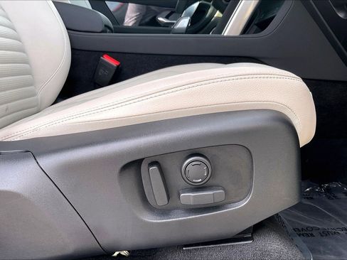 Certified 2025 Land Rover Discovery Sport S image 35