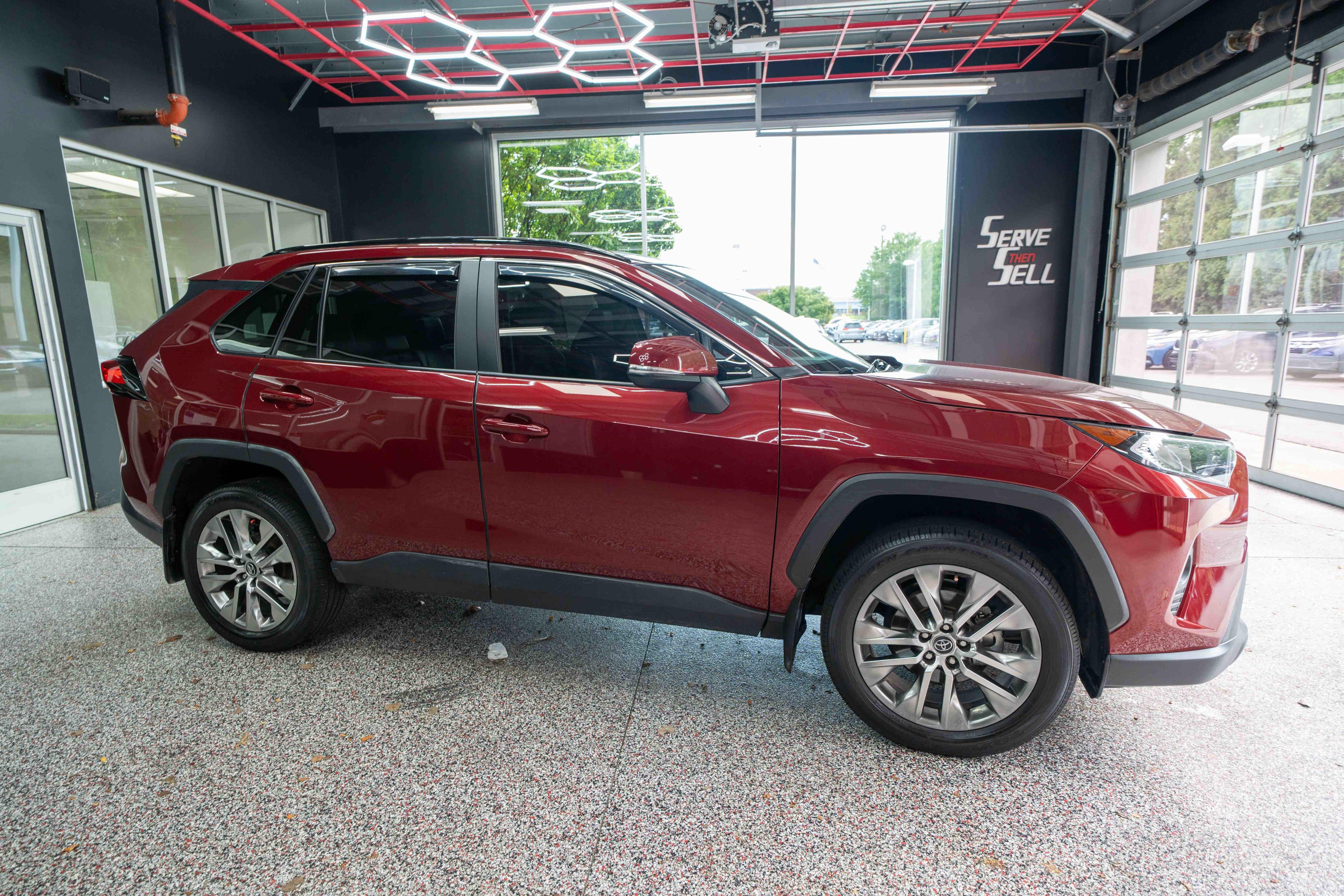 Used 2020 Toyota RAV4 XLE Premium AWD/4WD image 5