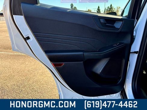 Used 2022 Ford Escape SE image 16