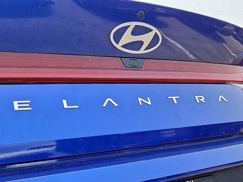Used 2024 Hyundai Elantra Limited FWD image 5