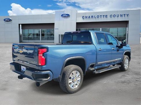 Used 2024 Chevrolet Silverado 2500 High Country w/ High Country Premium Package image 4