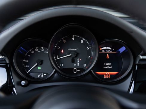 New 2025 Porsche Macan Turbo image 13