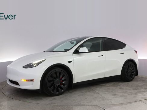 Used 2024 Tesla Model Y Performance AWD/4WD image 18