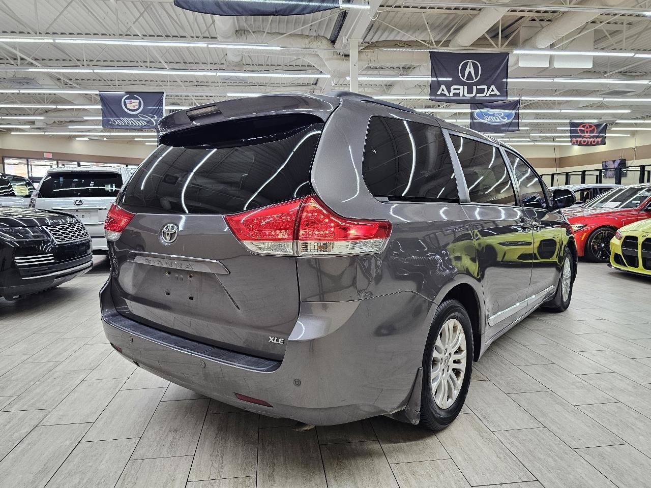 Used 2013 Toyota Sienna XLE FWD image 6