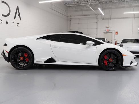 Used 2020 Lamborghini Huracan EVO image 11