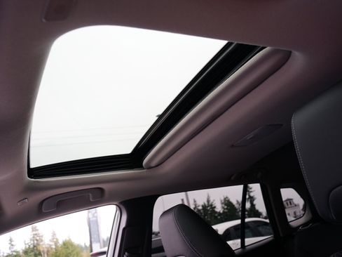 Used 2026 Toyota Corolla Cross XLE image 27