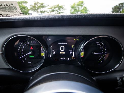 Used 2022 Jeep Wrangler Unlimited Sahara AWD/4WD image 21