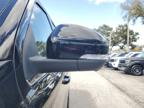 Certified 2025 Ford Expedition Max Platinum image 4